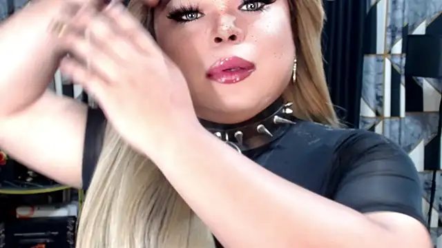 Snapshot of Mistress_DOMnicaaxx chatting on November 2, 2025, 3:39 pm Mistress DOMnicaaxx online show from November 2, 2025, 3:39 pm