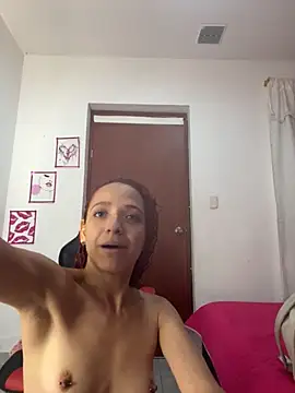 Snapshot of SexyLeilaa chatting on September 20, 2025, 1:32 am SexyLeilaa online show from September 20, 2025, 1:32 am