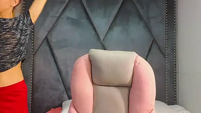 Snapshot of SexyLeilaa chatting on March 11, 2025, 1:05 am SexyLeilaa online show from March 11, 2025, 1:05 am