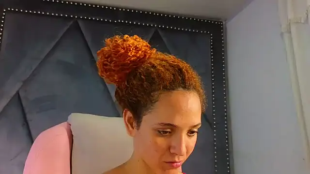 Snapshot of SexyLeilaa chatting on March 8, 2025, 3:17 am SexyLeilaa online show from March 8, 2025, 3:17 am