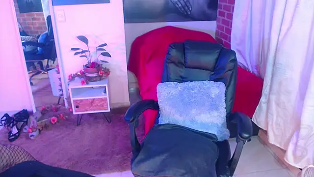 agnes blackmoree online show from April 2, 2026, 9:54 pm