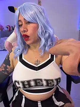 Luna Paris  online show from February 26, 2026, 2:28 pm