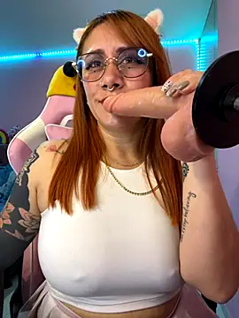 Luna Paris  online show from October 2, 2025, 4:32 pm