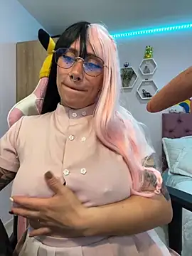 Luna Paris  online show from November 10, 2025, 2:00 pm