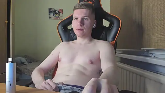 Snapshot of Bananas_dick chatting on December 16, 2024, 7:32 pm Bananas dick online show from December 16, 2024, 7:32 pm