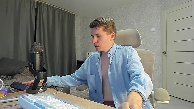 Snapshot of Bananas_dick chatting on September 21, 2025, 2:28 am Bananas dick online show from September 21, 2025, 2:28 am