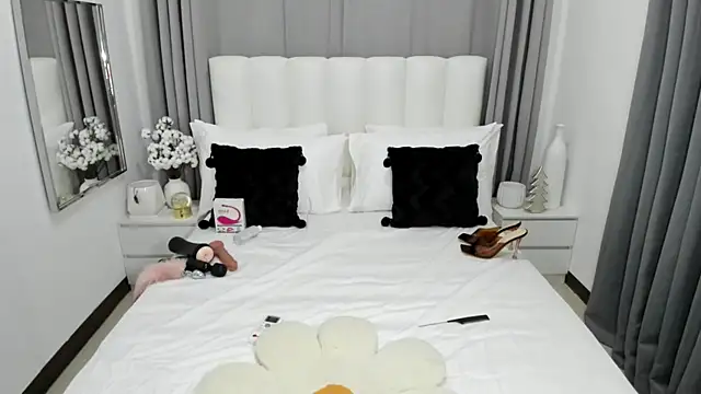 Snapshot of LustfulMonica chatting on November 30, 2025, 11:00 am LustfulMonica online show from November 30, 2025, 11:00 am