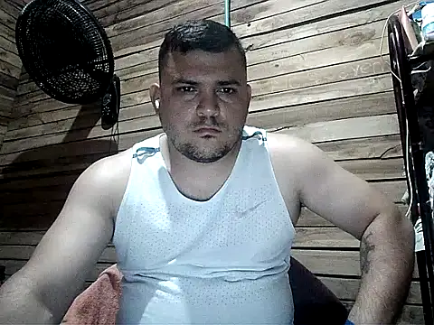 Arcangel 05 online show from April 8, 2026, 3:52 am