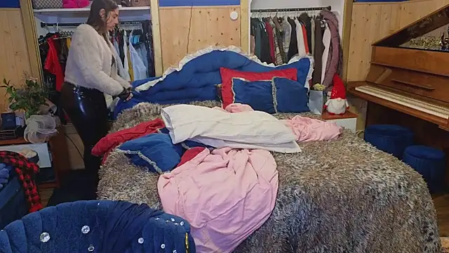 Snapshot of VanessaDoyle chatting on November 28, 2025, 5:51 am VanessaDoyle online show from November 28, 2025, 5:51 am