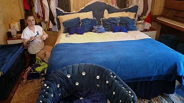 Snapshot of VanessaDoyle chatting on December 14, 2025, 9:04 am VanessaDoyle online show from December 14, 2025, 9:04 am