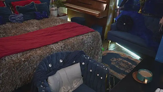 Snapshot of VanessaDoyle chatting on November 10, 2025, 12:59 am VanessaDoyle online show from November 10, 2025, 12:59 am