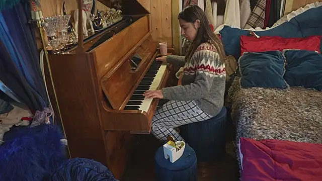 Snapshot of VanessaDoyle chatting on November 22, 2025, 3:22 pm VanessaDoyle online show from November 22, 2025, 3:22 pm