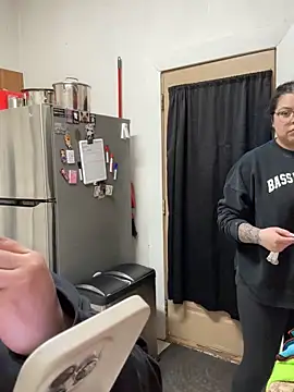 drizzypeach602 online show from April 19, 2026, 2:34 am