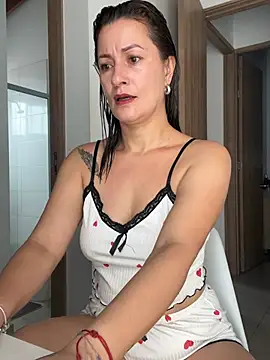 Snapshot of Verito_hot chatting on February 1, 2026, 2:04 pm Verito hot online show from February 1, 2026, 2:04 pm