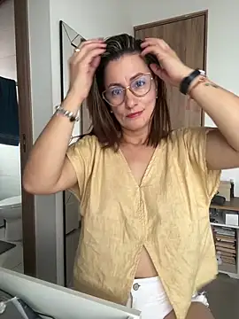 Snapshot of Verito_hot chatting on December 19, 2025, 6:54 pm Verito hot online show from December 19, 2025, 6:54 pm