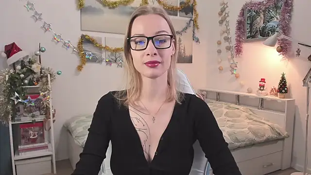 MissRightX online show from December 15, 2025, 10:43 am