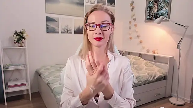 MissRightX online show from September 19, 2025, 9:24 am