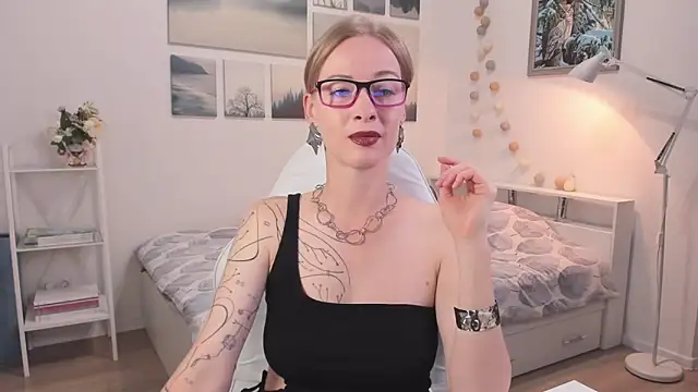 MissRightX online show from September 23, 2025, 9:49 am