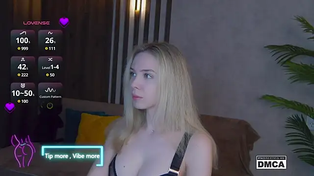 Snapshot of Holl1Would chatting on March 22, 2025, 7:20 pm Holl1Would online show from March 22, 2025, 7:20 pm