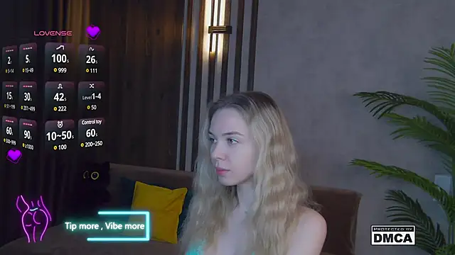 Snapshot of Holl1Would chatting on March 2, 2025, 3:34 am Holl1Would online show from March 2, 2025, 3:34 am