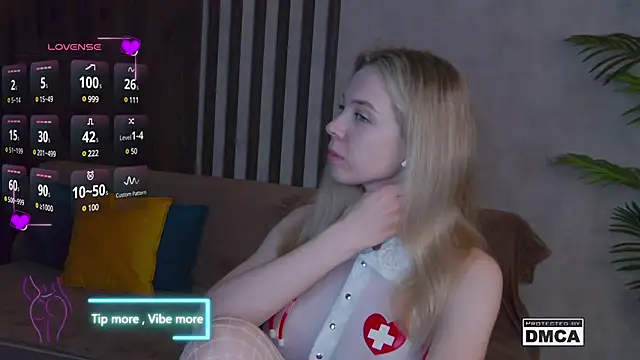 Snapshot of Holl1Would chatting on March 14, 2025, 6:53 am Holl1Would online show from March 14, 2025, 6:53 am