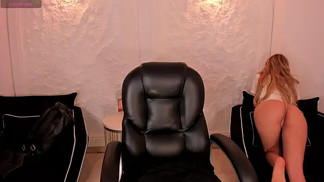 LexieWayne online show from March 29, 2026, 5:03 pm