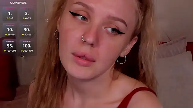 Snapshot of LianaFord chatting on March 23, 2025, 1:31 am LianaFord online show from March 23, 2025, 1:31 am