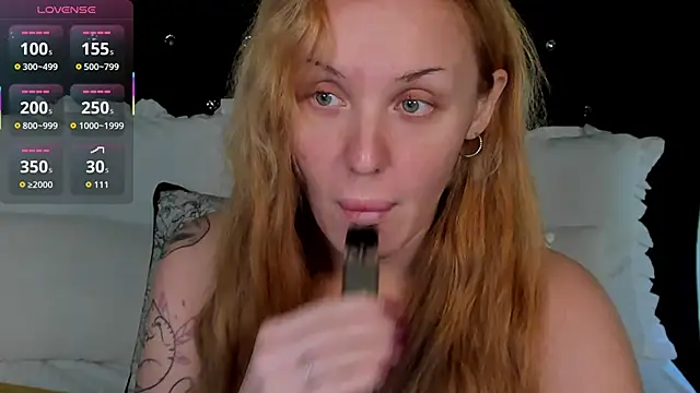 Snapshot of LianaFord chatting on December 3, 2025, 10:09 pm LianaFord online show from December 3, 2025, 10:09 pm