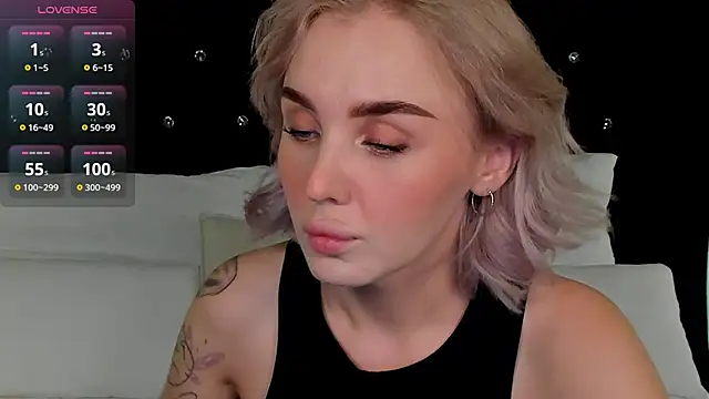 Snapshot of LianaFord chatting on October 5, 2025, 8:32 pm LianaFord online show from October 5, 2025, 8:32 pm