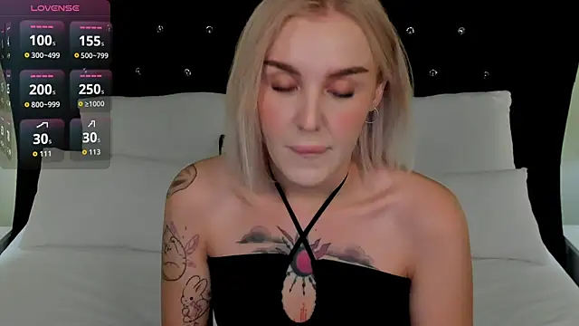 Snapshot of LianaFord chatting on October 15, 2025, 9:56 pm LianaFord online show from October 15, 2025, 9:56 pm