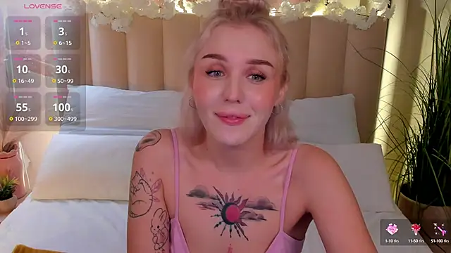 Snapshot of LianaFord chatting on October 15, 2025, 12:20 am LianaFord online show from October 15, 2025, 12:20 am