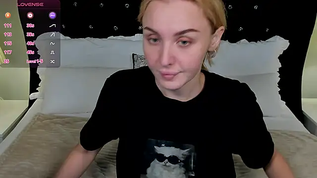 Snapshot of LianaFord chatting on November 27, 2025, 8:42 pm LianaFord online show from November 27, 2025, 8:42 pm