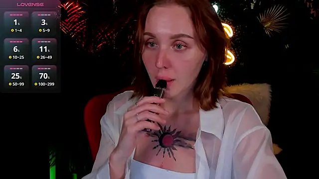 Snapshot of LianaFord chatting on May 19, 2026, 5:53 pm LianaFord online show from May 19, 2026, 5:53 pm