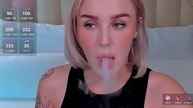 Snapshot of LianaFord chatting on October 13, 2025, 10:43 pm LianaFord online show from October 13, 2025, 10:43 pm