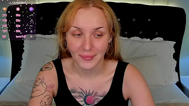 Snapshot of LianaFord chatting on November 22, 2025, 9:02 pm LianaFord online show from November 22, 2025, 9:02 pm