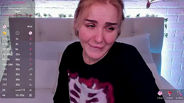 Snapshot of LianaFord chatting on November 3, 2025, 9:18 pm LianaFord online show from November 3, 2025, 9:18 pm