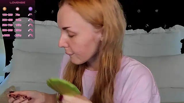 Snapshot of LianaFord chatting on November 25, 2025, 8:20 pm LianaFord online show from November 25, 2025, 8:20 pm