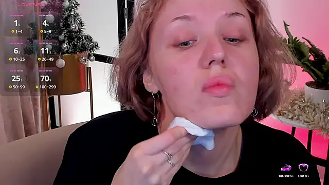 Snapshot of LianaFord chatting on December 16, 2025, 11:20 pm LianaFord online show from December 16, 2025, 11:20 pm