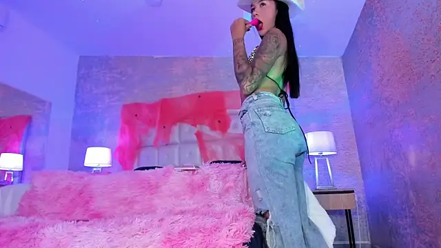 Snapshot of AntonellaRossi chatting on October 13, 2025, 7:37 pm AntonellaRossi online show from October 13, 2025, 7:37 pm