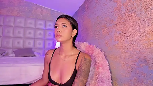 Snapshot of AntonellaRossi chatting on November 16, 2025, 7:40 pm AntonellaRossi online show from November 16, 2025, 7:40 pm