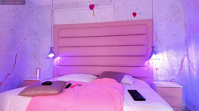 Snapshot of AntonellaRossi chatting on March 19, 2025, 8:00 pm AntonellaRossi online show from March 19, 2025, 8:00 pm