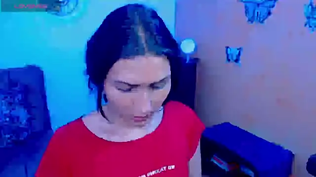 Snapshot of leah-666 chatting on December 21, 2024, 1:21 pm leah-666 online show from December 21, 2024, 1:21 pm