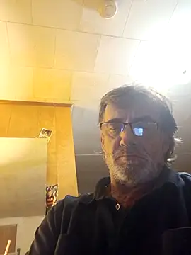 Snapshot of OralDesires2 chatting on October 26, 2025, 10:32 pm OralDesires2 online show from October 26, 2025, 10:32 pm