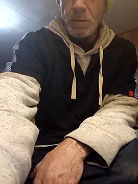 Snapshot of OralDesires2 chatting on December 17, 2025, 10:59 pm OralDesires2 online show from December 17, 2025, 10:59 pm