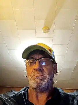 Snapshot of OralDesires2 chatting on October 22, 2025, 11:03 pm OralDesires2 online show from October 22, 2025, 11:03 pm