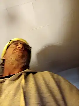 Snapshot of OralDesires2 chatting on December 16, 2025, 10:47 pm OralDesires2 online show from December 16, 2025, 10:47 pm