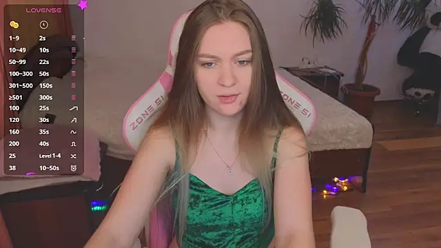 CyrilaPuff online show from December 4, 2024, 7:11 am