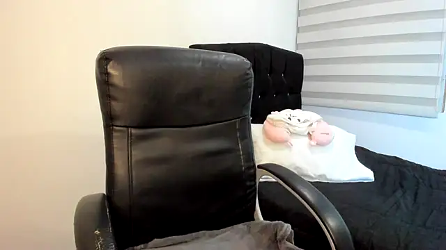 CristinaLaurentt online show from February 27, 2025, 1:30 am