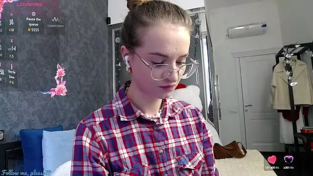 KateJonson online show from October 15, 2025, 6:54 am