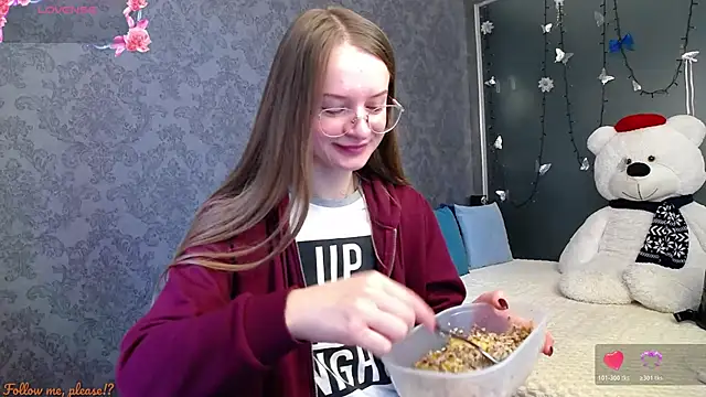 KateJonson online show from October 22, 2025, 6:35 am